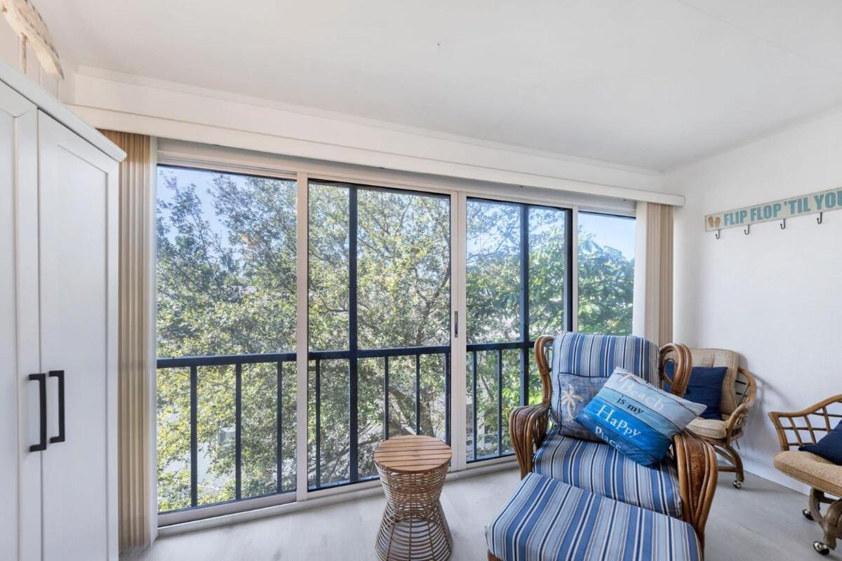 2 Bed 2 Bath Centrally Located On Siesta Key