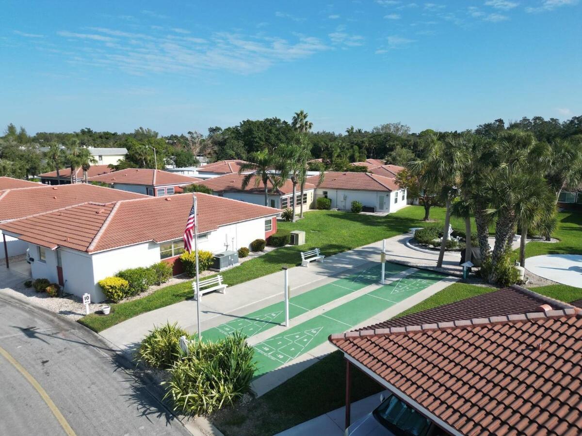 2 Bed 2 Bath Centrally Located On Siesta Key Holiday home Sarasota