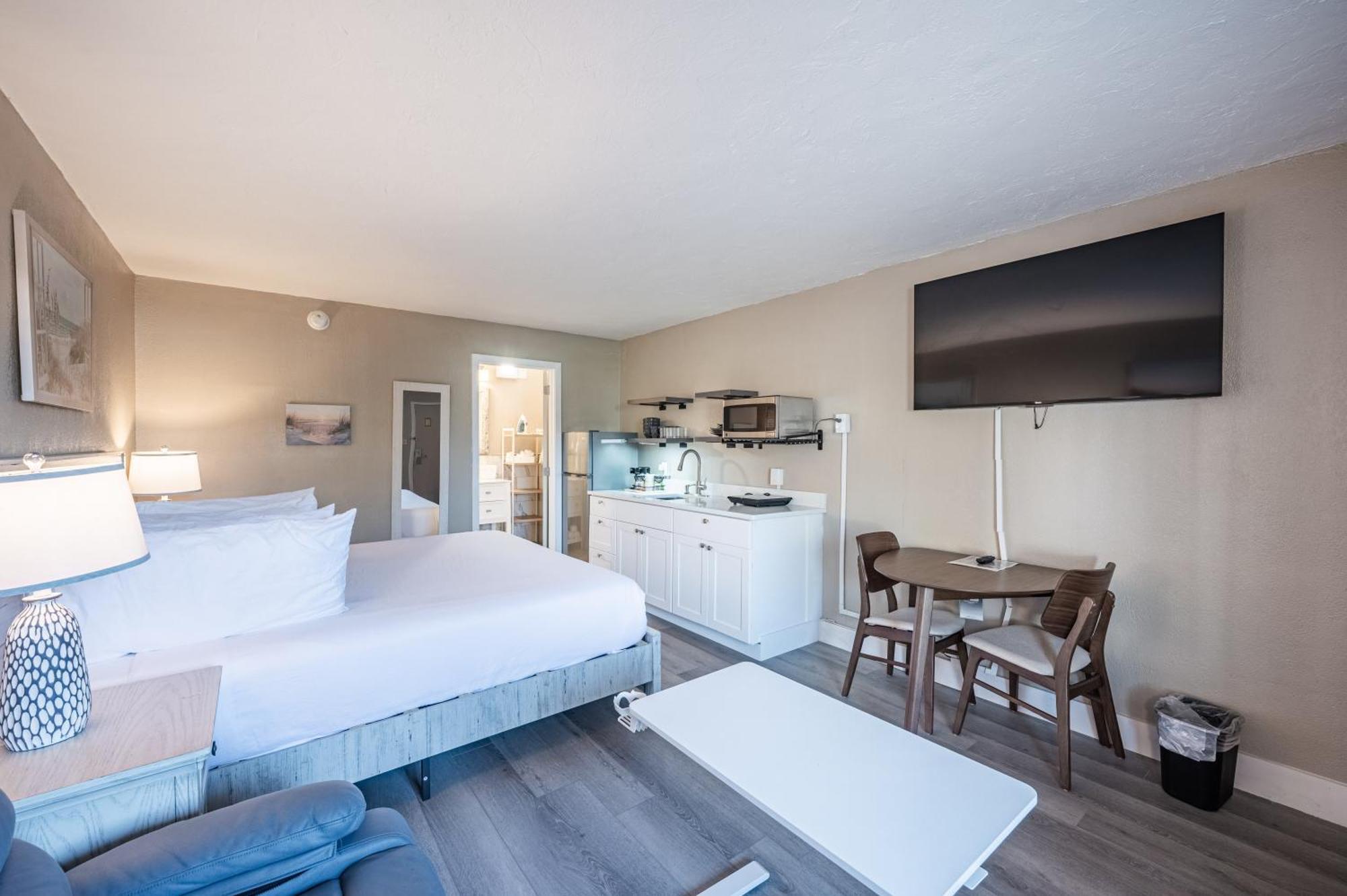 Bay Breeze Aparthotel *