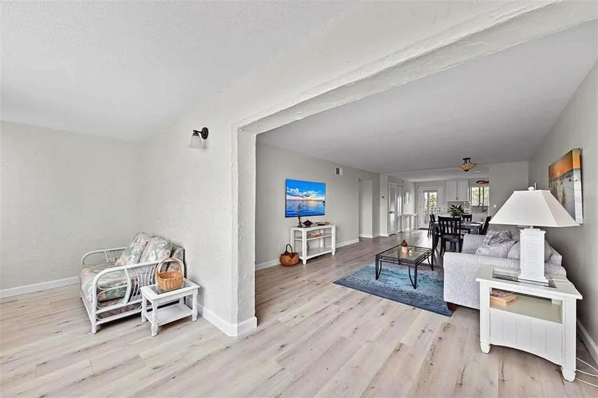 Apartment Lido Stylish Coastal Retreat *