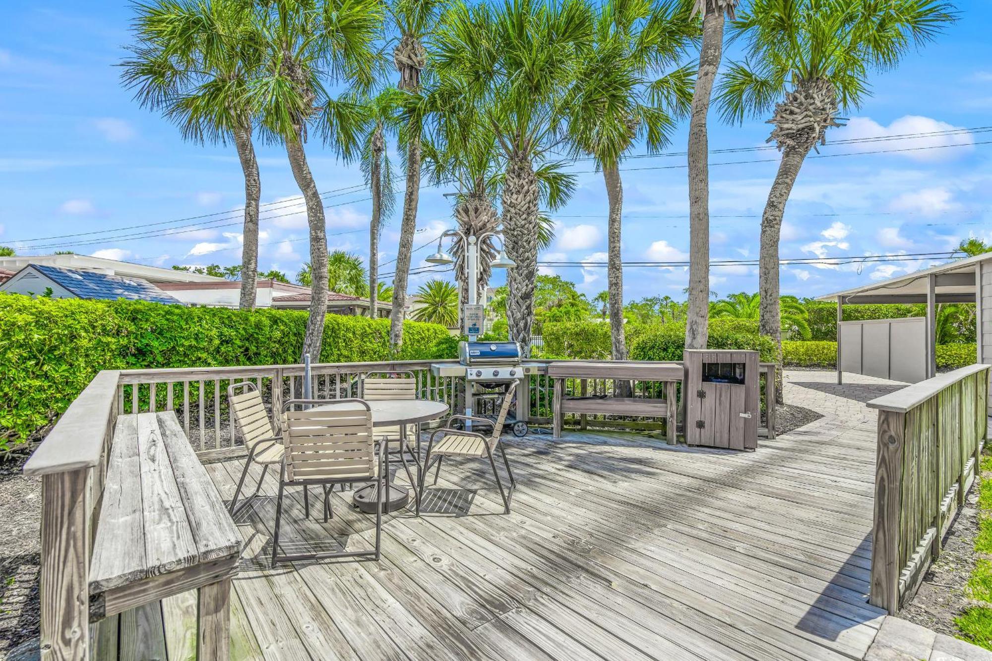 Modern Beachfront Apartment Sarasota