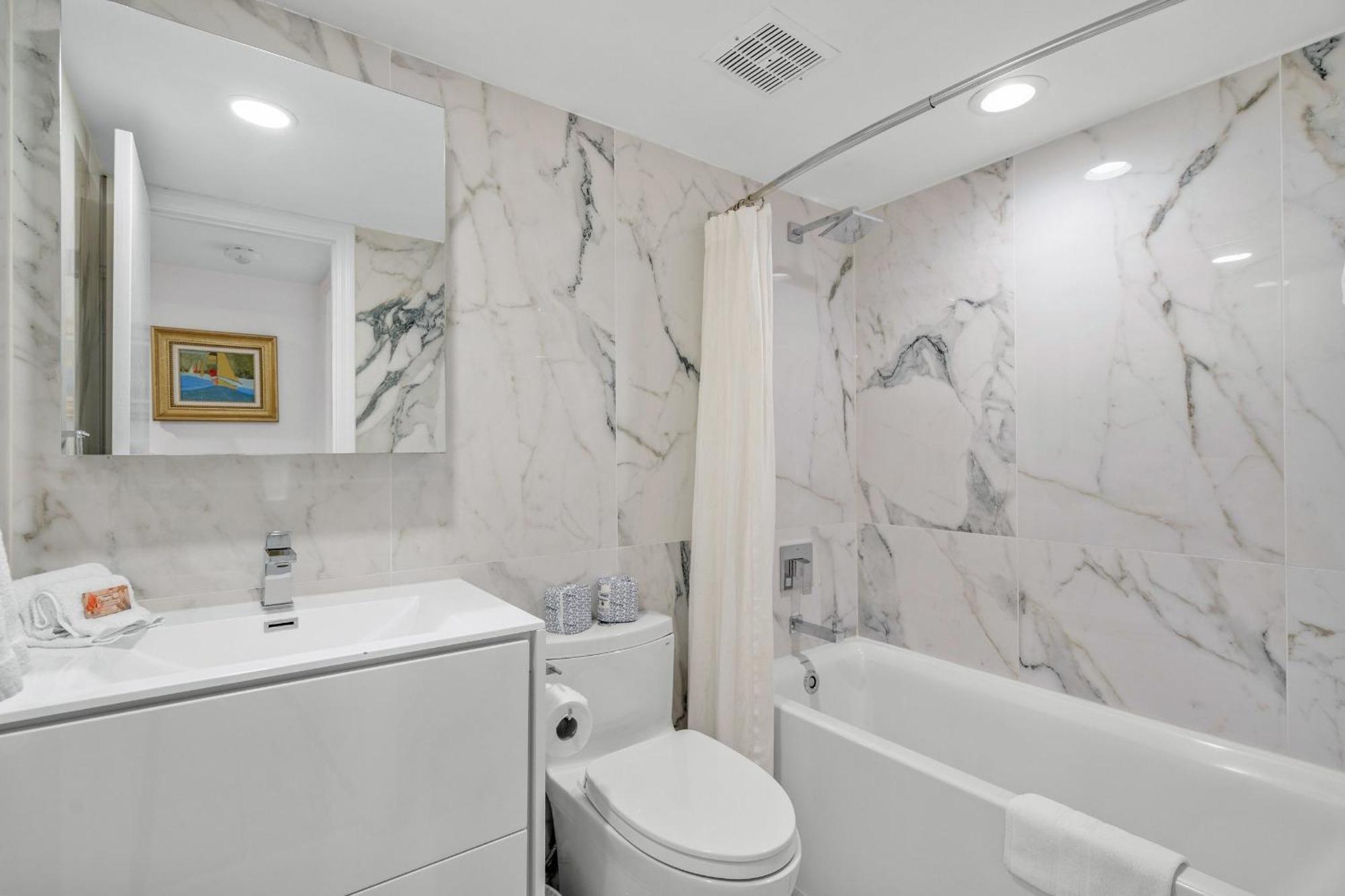 Modern Beachfront Apartment Sarasota