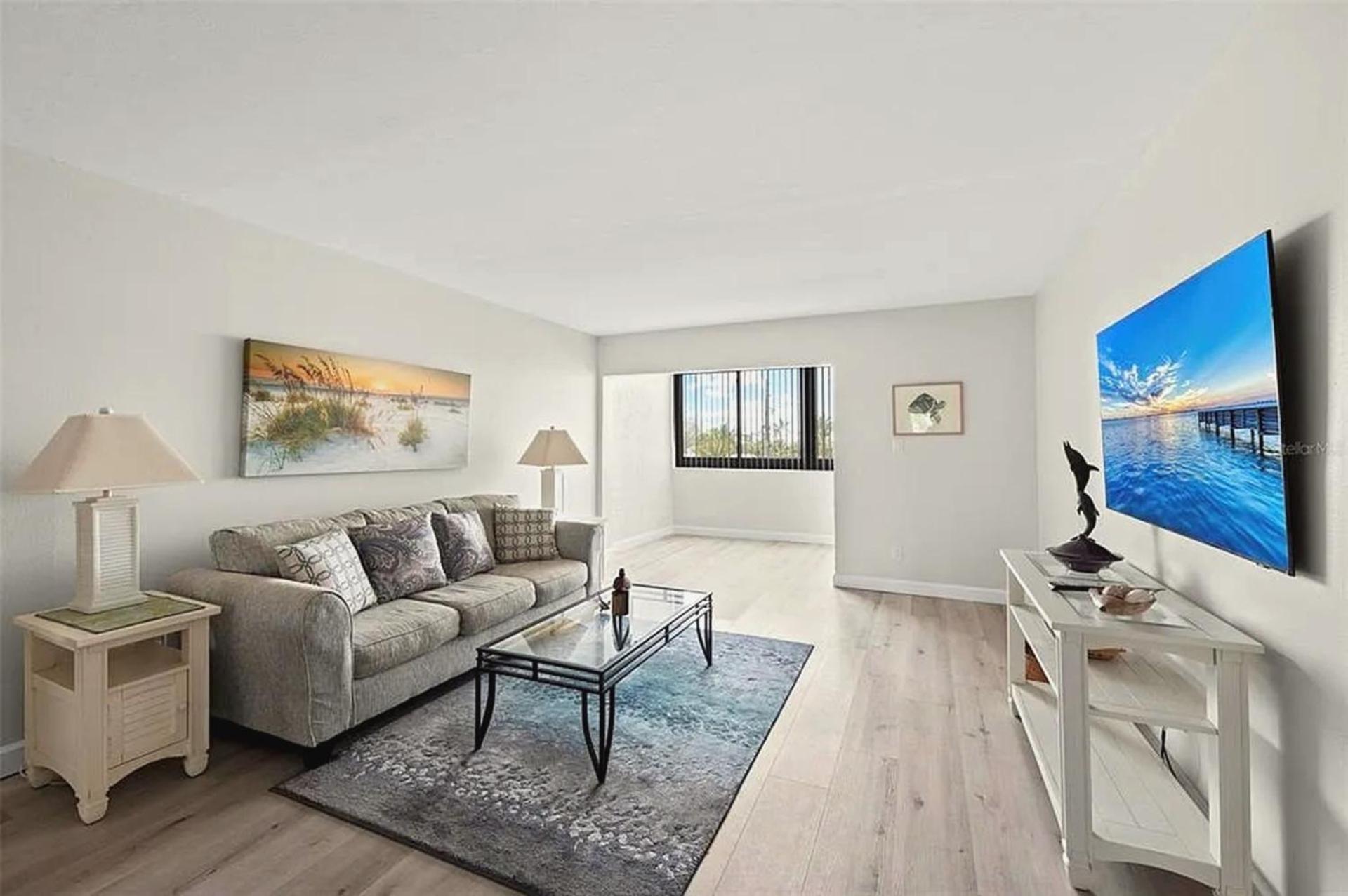 Lido Stylish Coastal Retreat Apartment