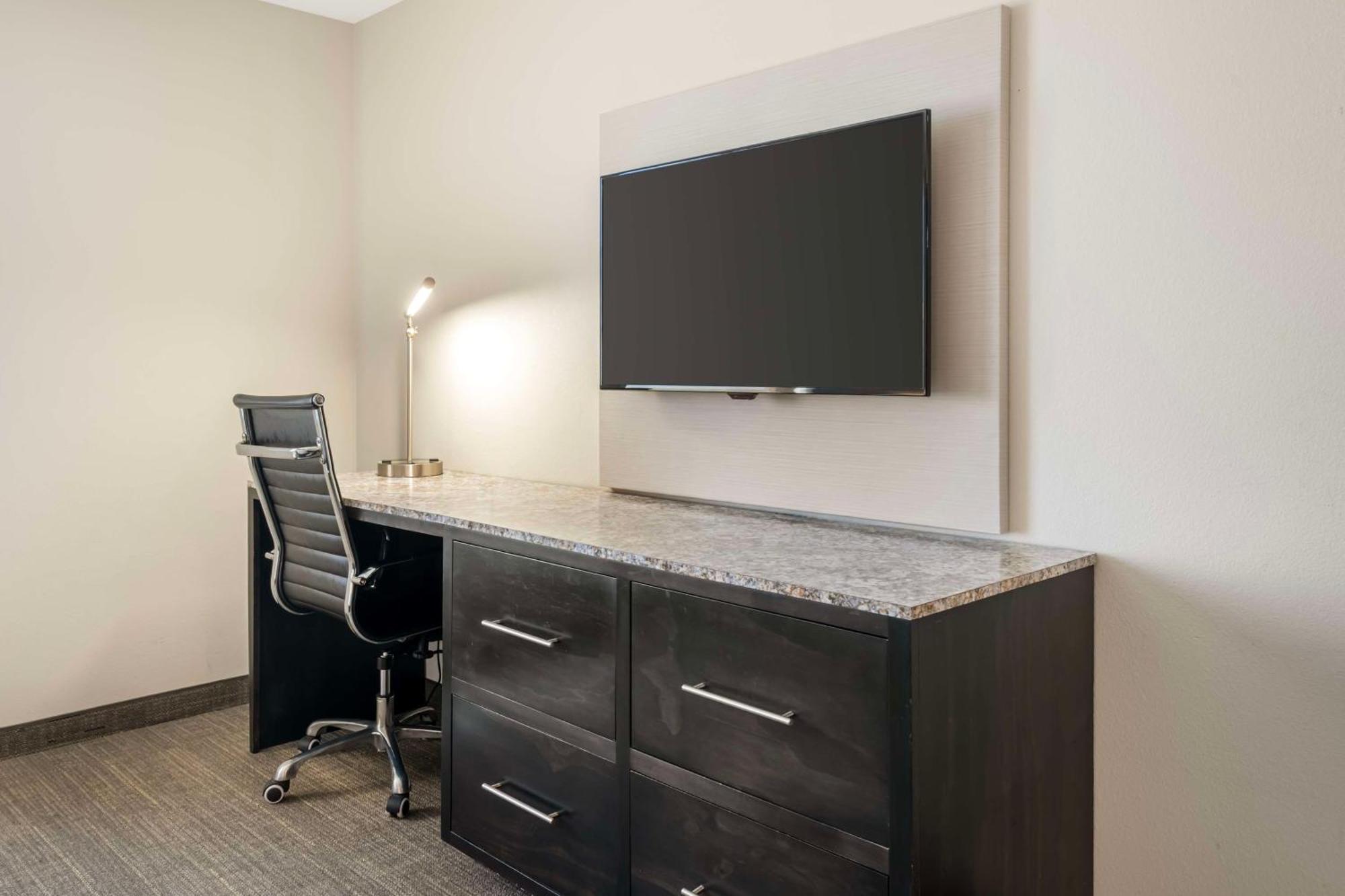 Magnolia Pointe; Bw Signature Collection Hotel Sarasota