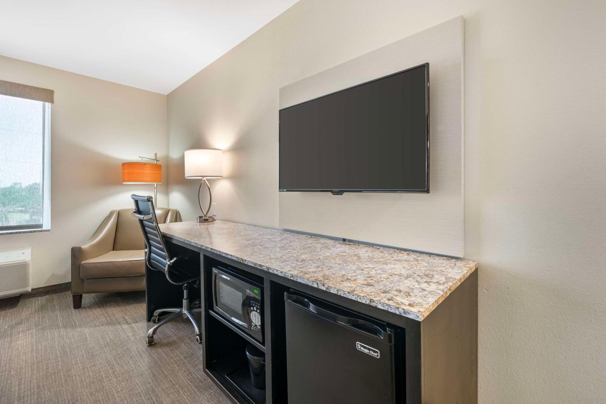 Hotel Magnolia Pointe; Bw Signature Collection