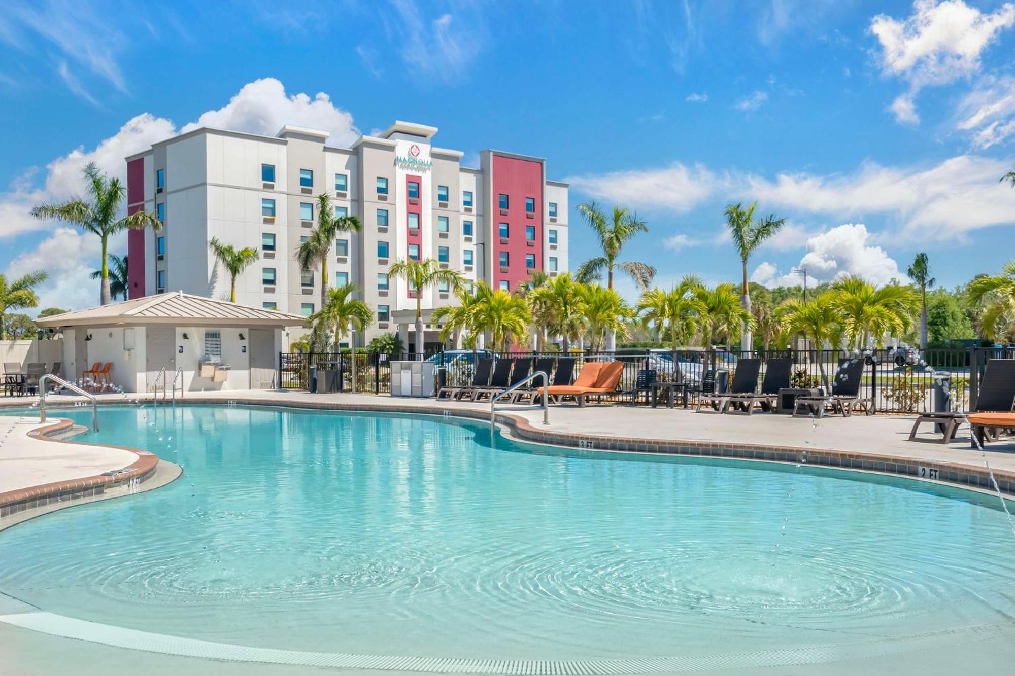 Hotel Magnolia Pointe; Bw Signature Collection