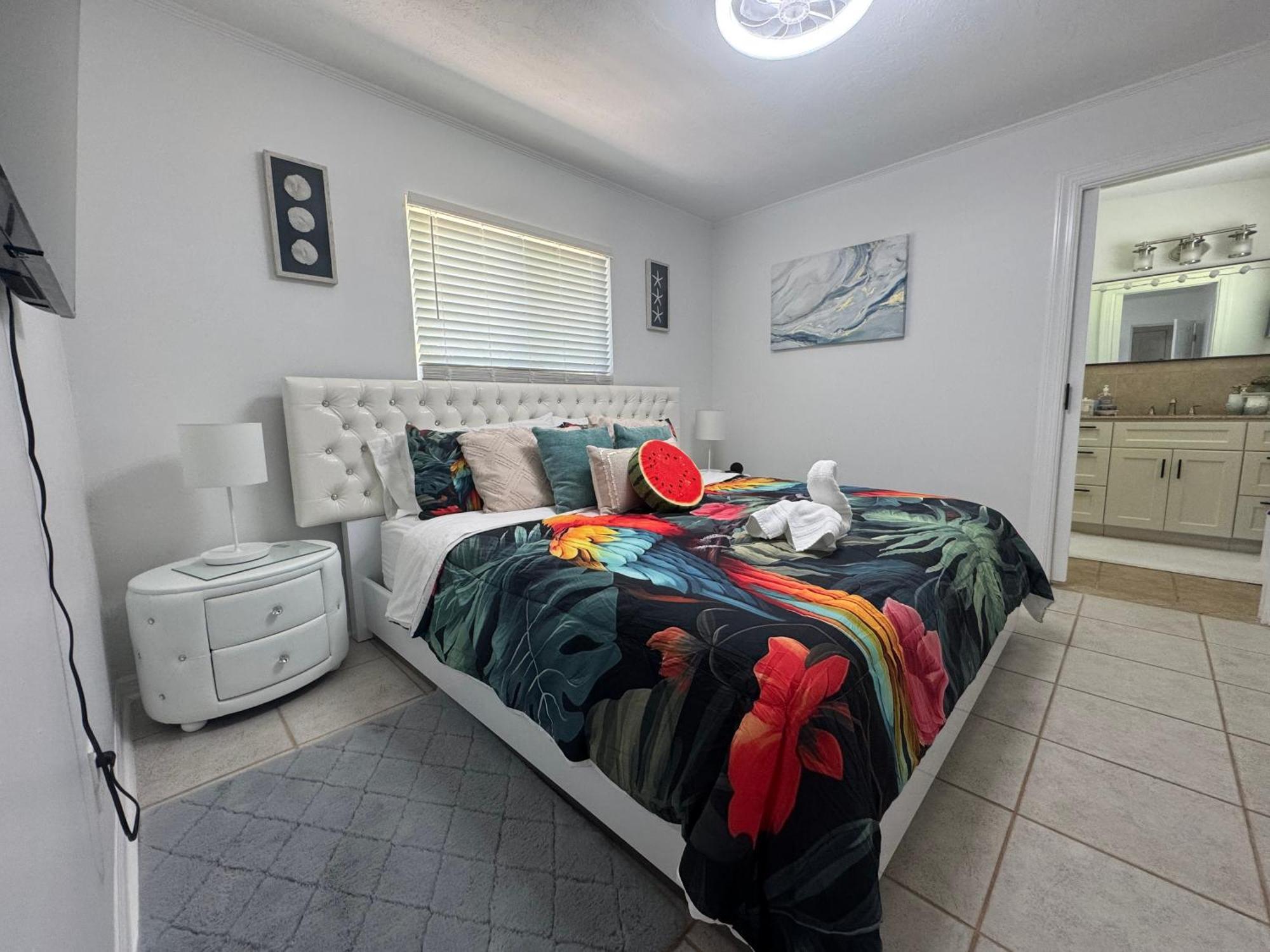 Location Siesta 1 Mile Away With Hot