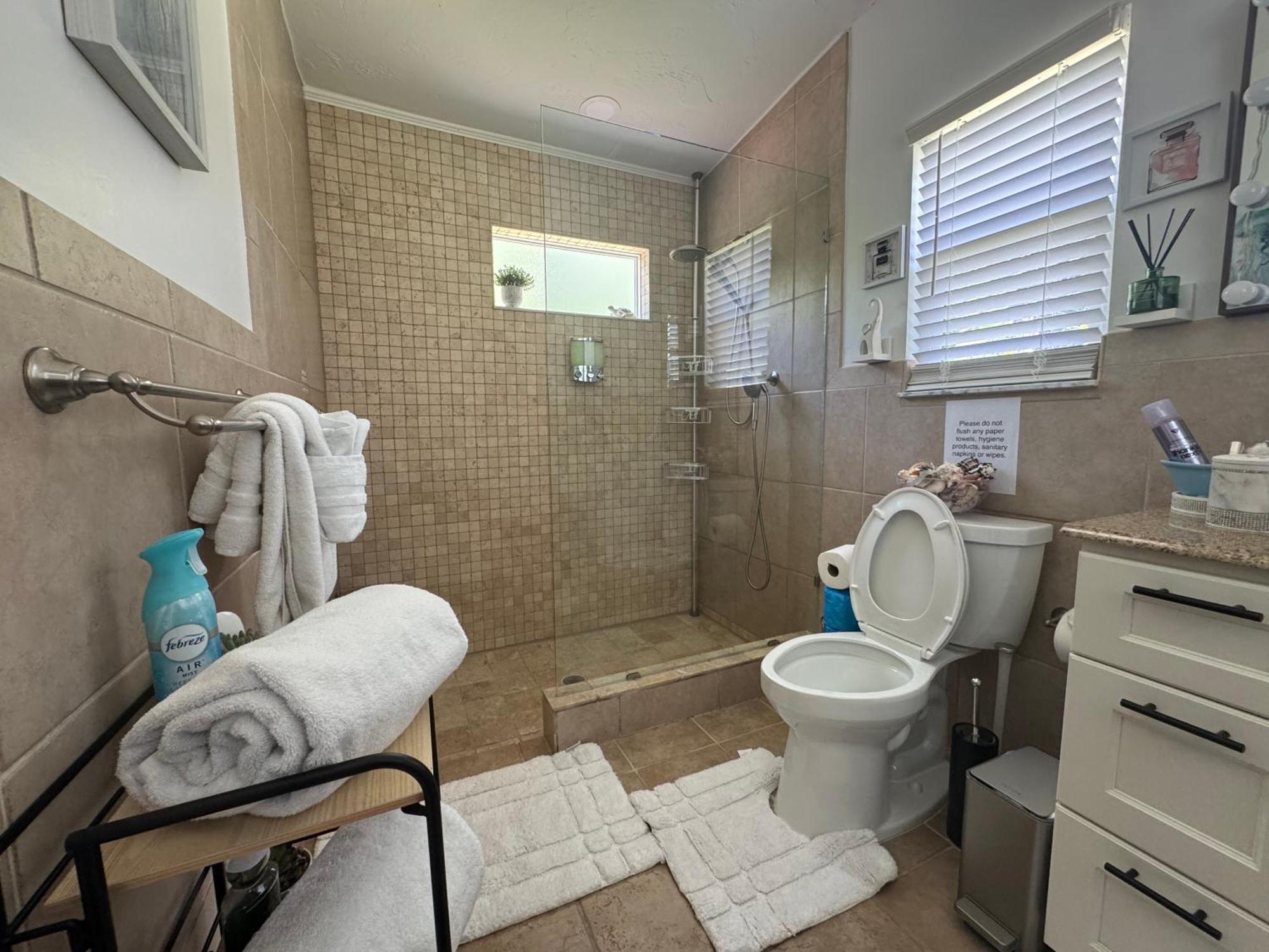 Location Siesta 1 Mile Away With Hot Holiday home