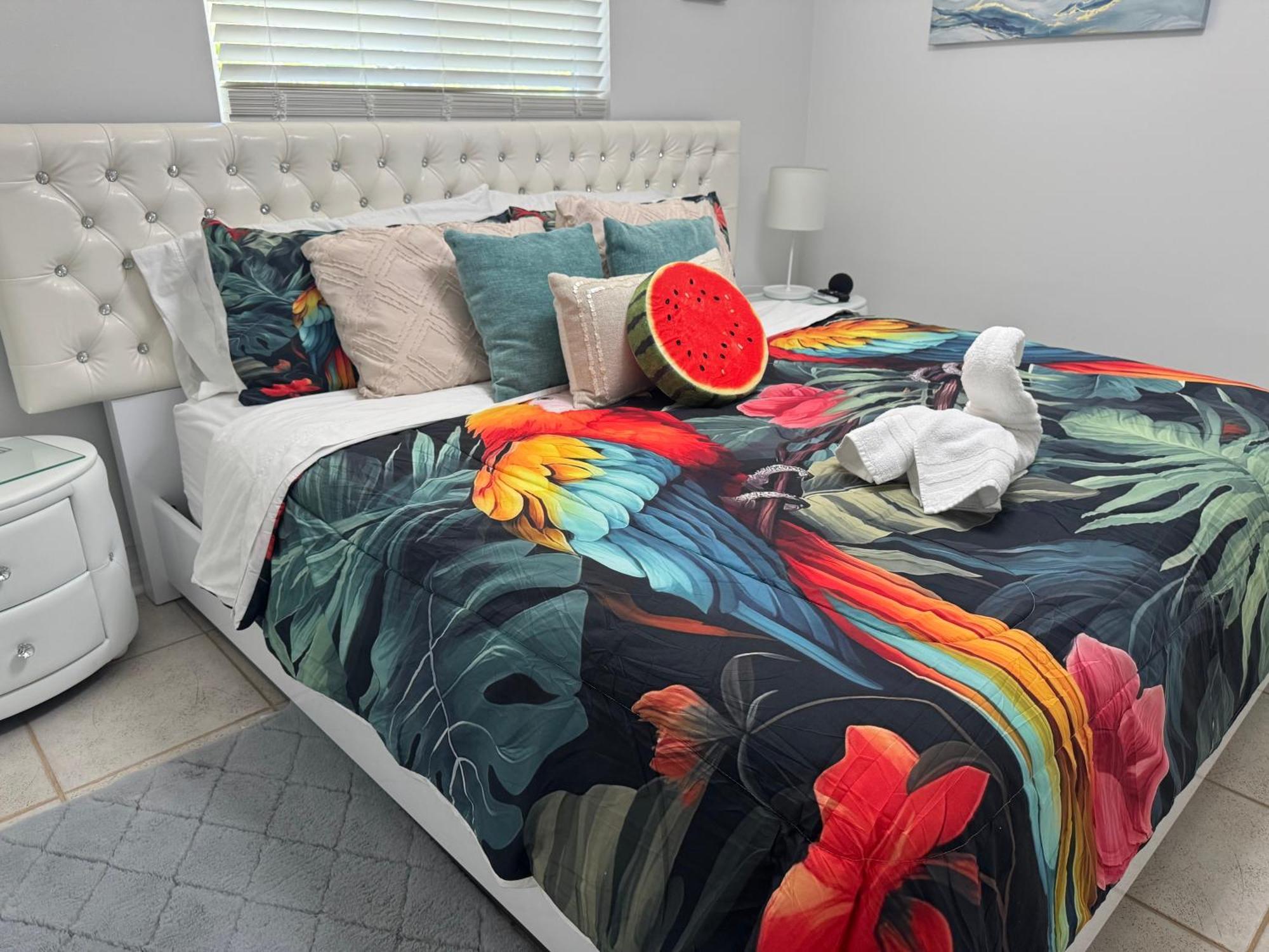 Location Siesta 1 Mile Away With Hot Holiday home Sarasota