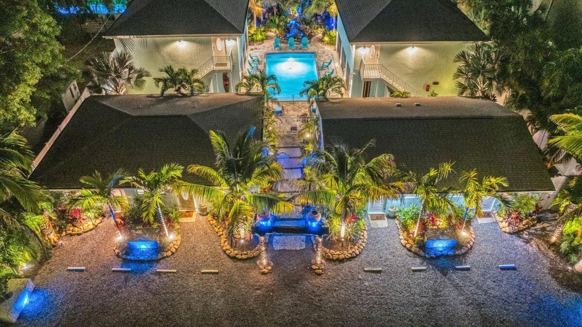 2br Coconut 800ft Walk To Games Sarasota