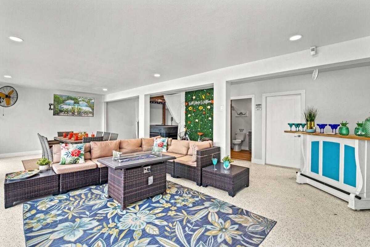 Holiday home 2br Coconut 800ft Walk To Games Sarasota