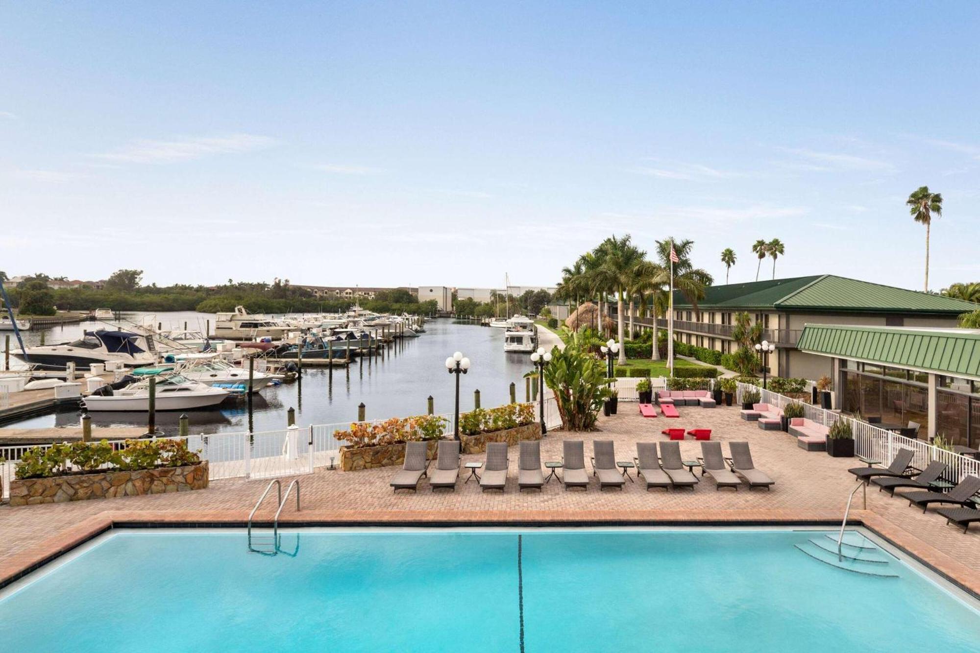 Sunset Cove - Water View Aparthotel Sarasota