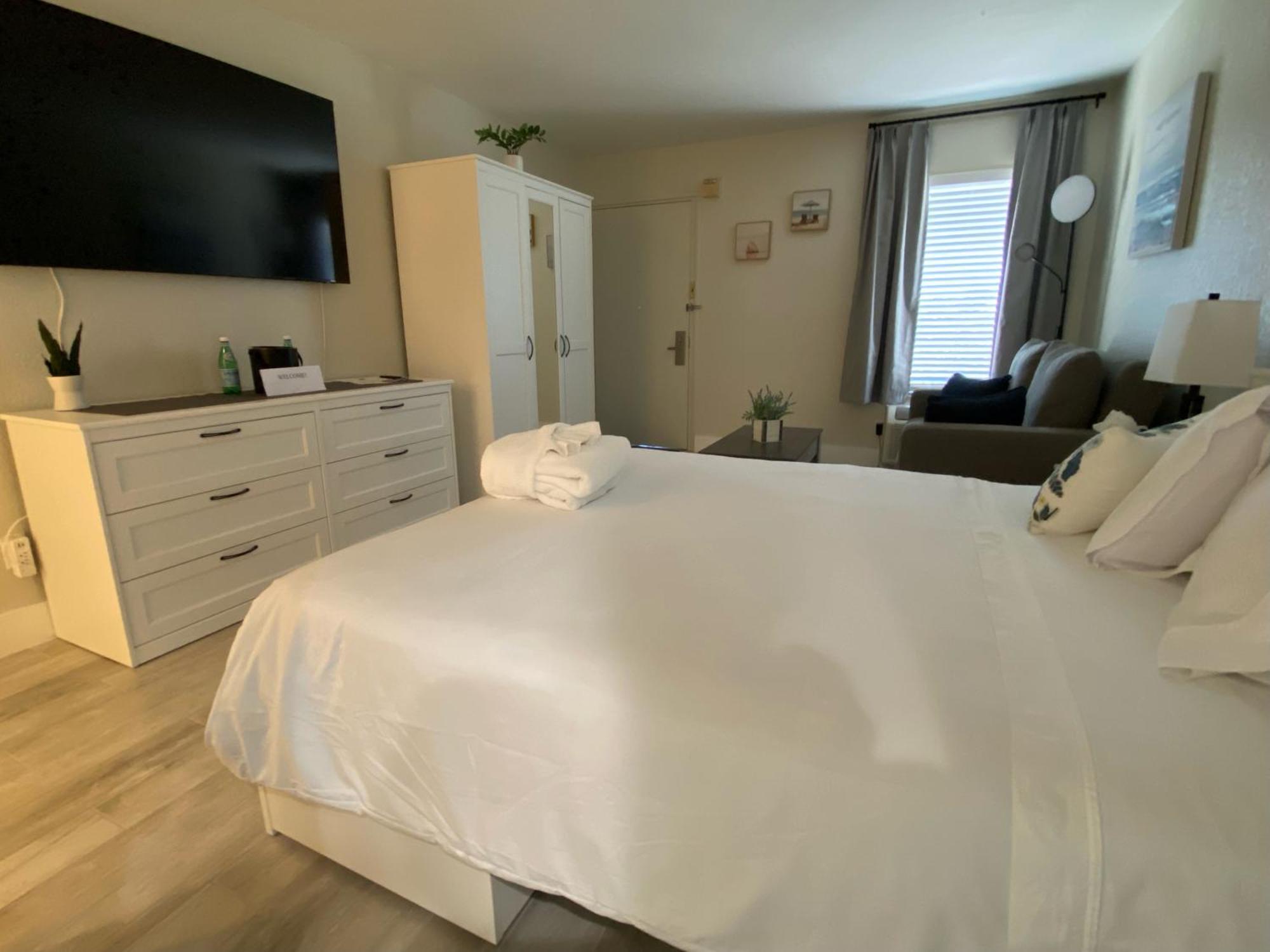 Hotel Bay-7150 N Tamiami Trail 5*