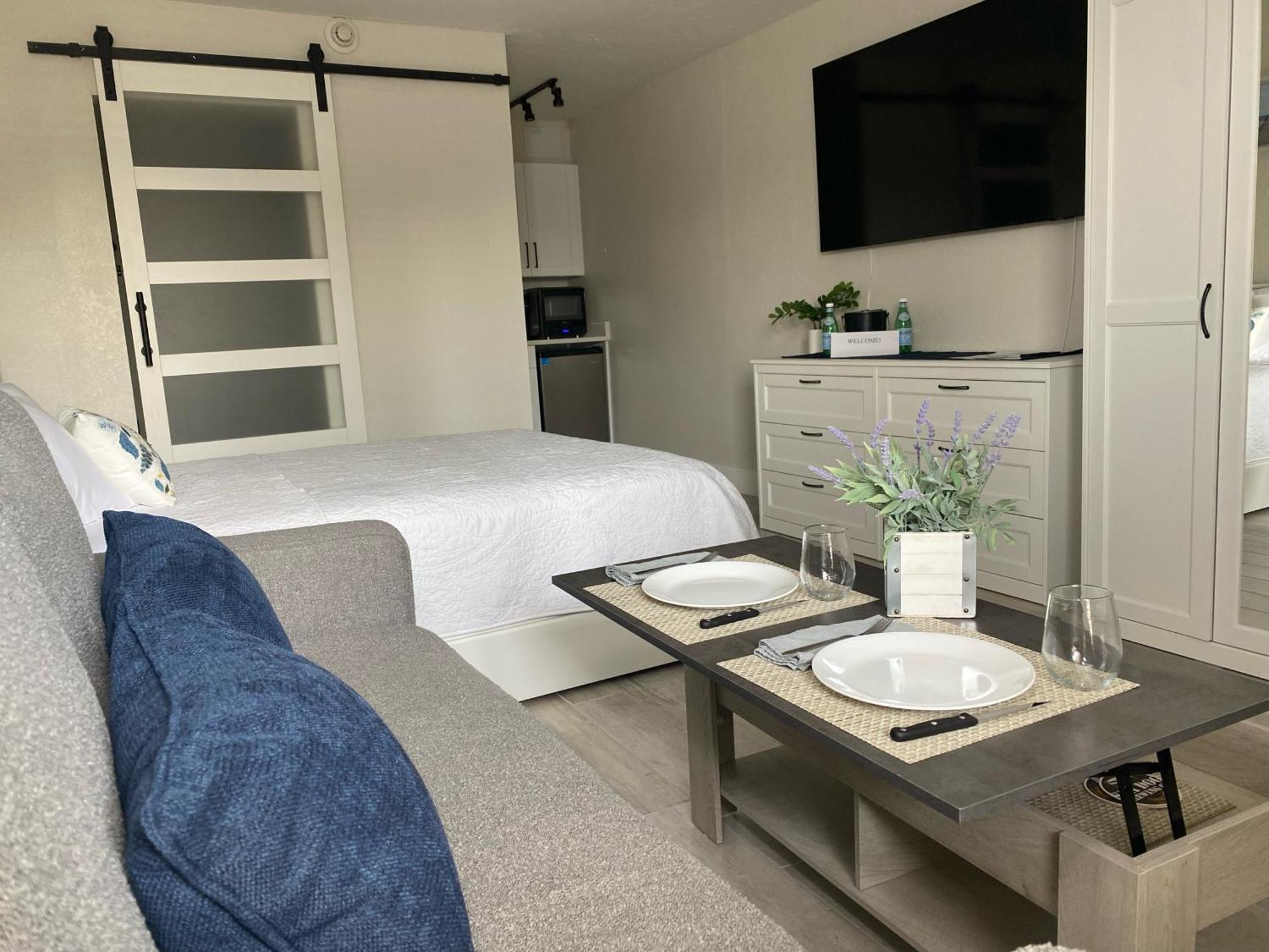 Bay-7150 N Tamiami Trail 5* Sarasota