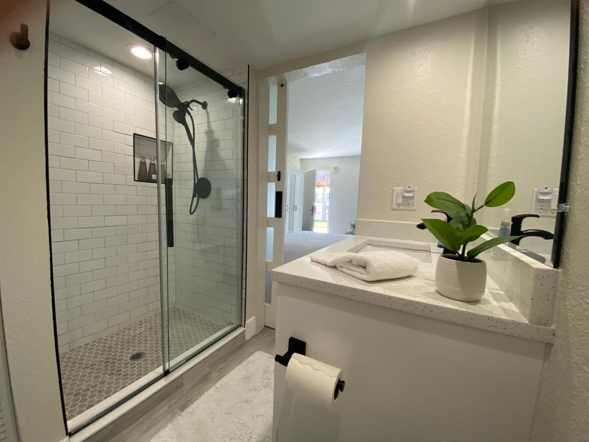 Hotel Bay-7150 N Tamiami Trail
