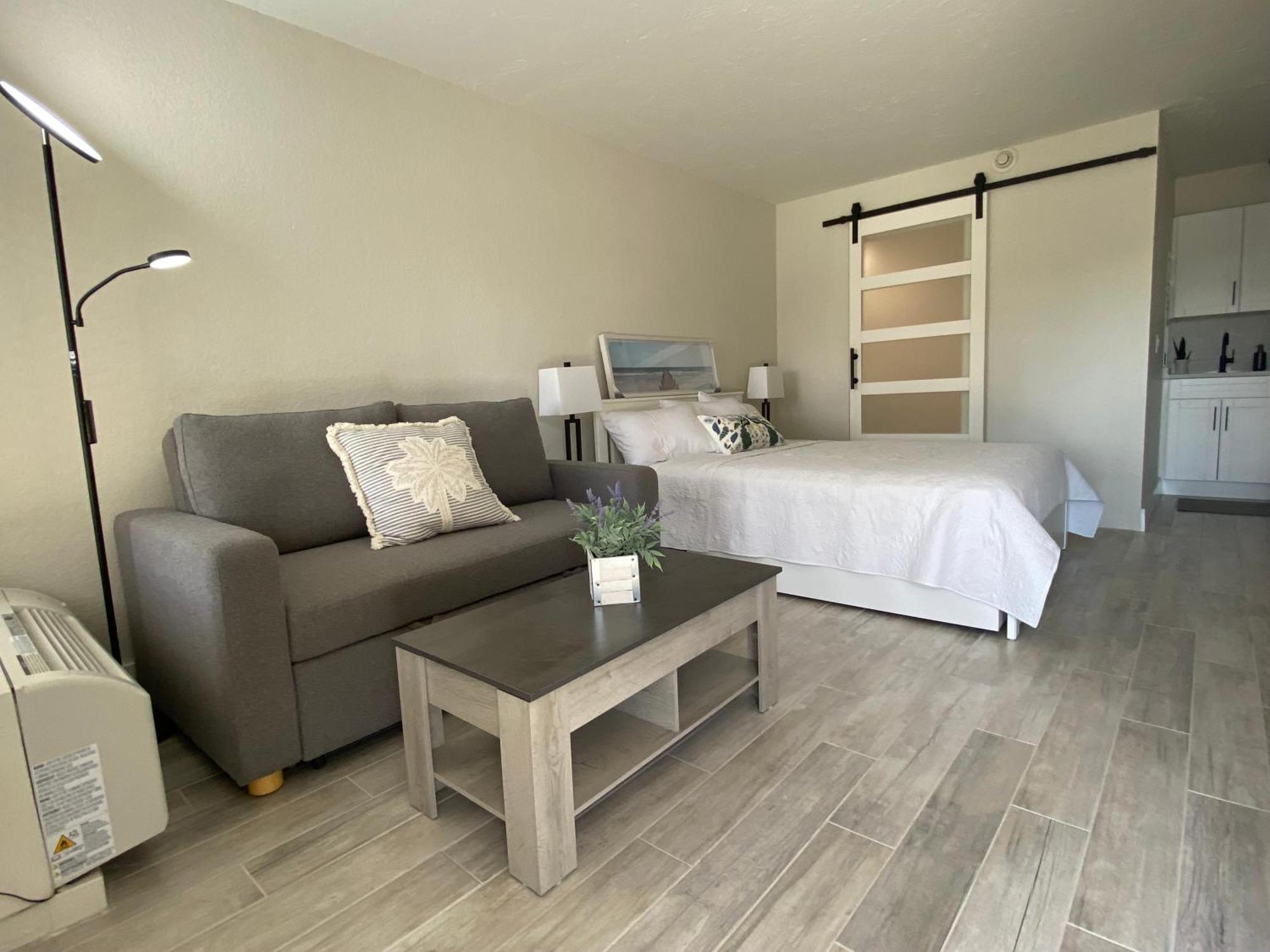 Bay-7150 N Tamiami Trail