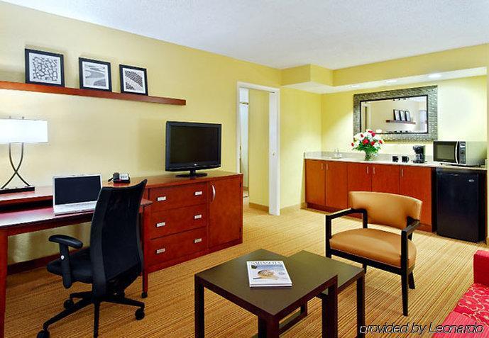 Courtyard Bradenton Airport Hotel 3*
