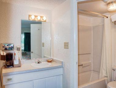 Super 8 By Wyndham Sarasota Near Siesta Key Motel Sarasota