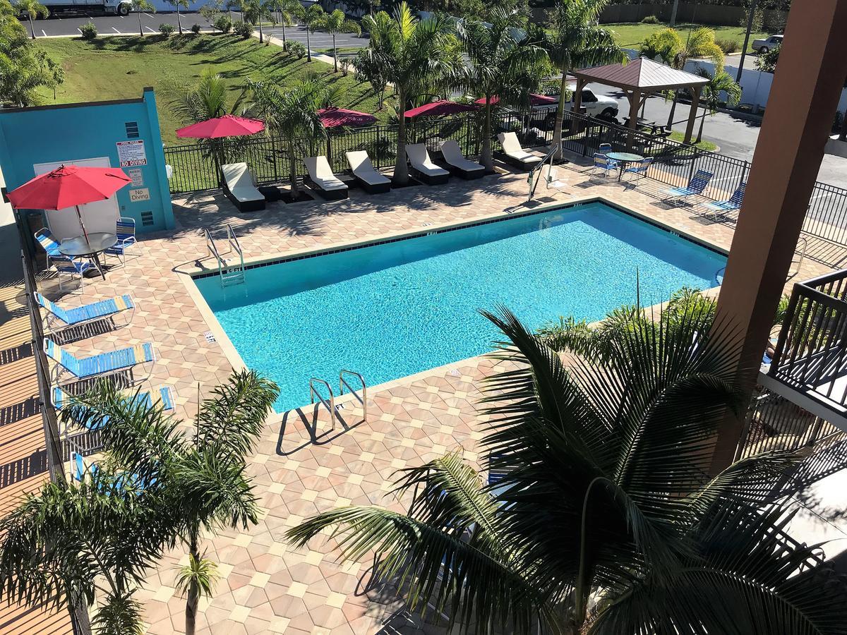 Hotel Days By Wyndham Bay Sarasota