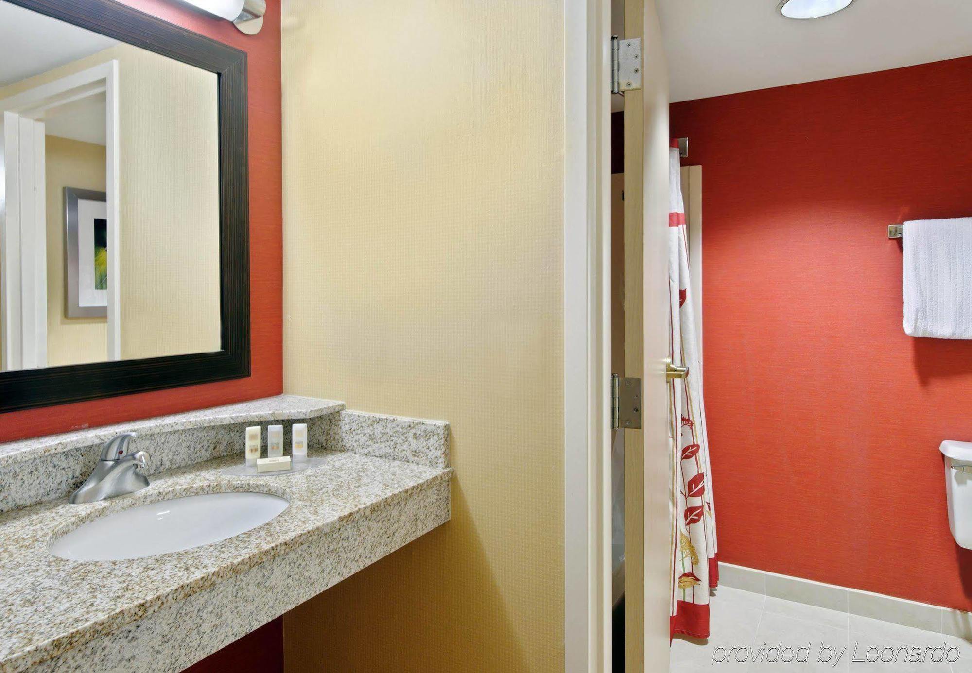 Courtyard Bradenton Airport 3*
