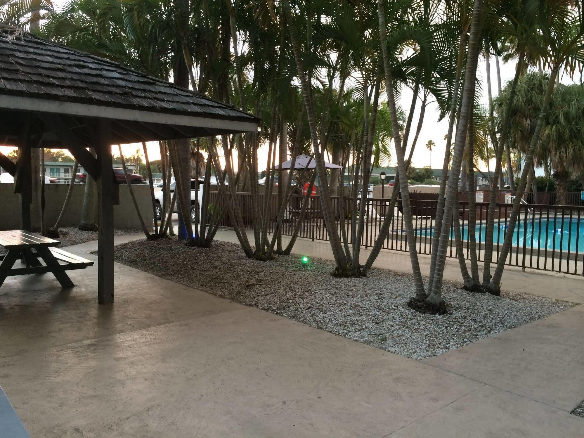 Lantern & - Hotel Sarasota