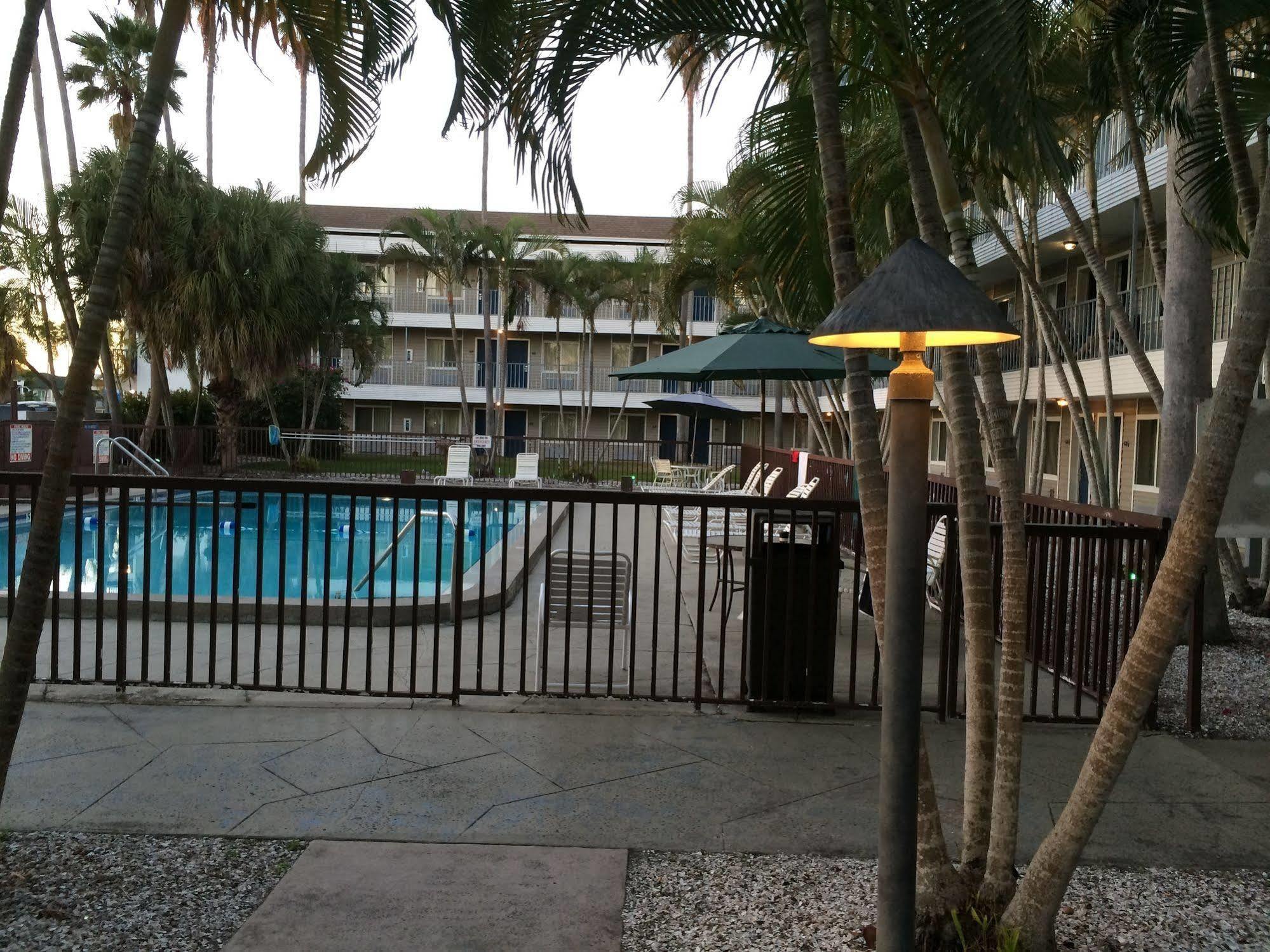 Hotel Lantern & - Sarasota