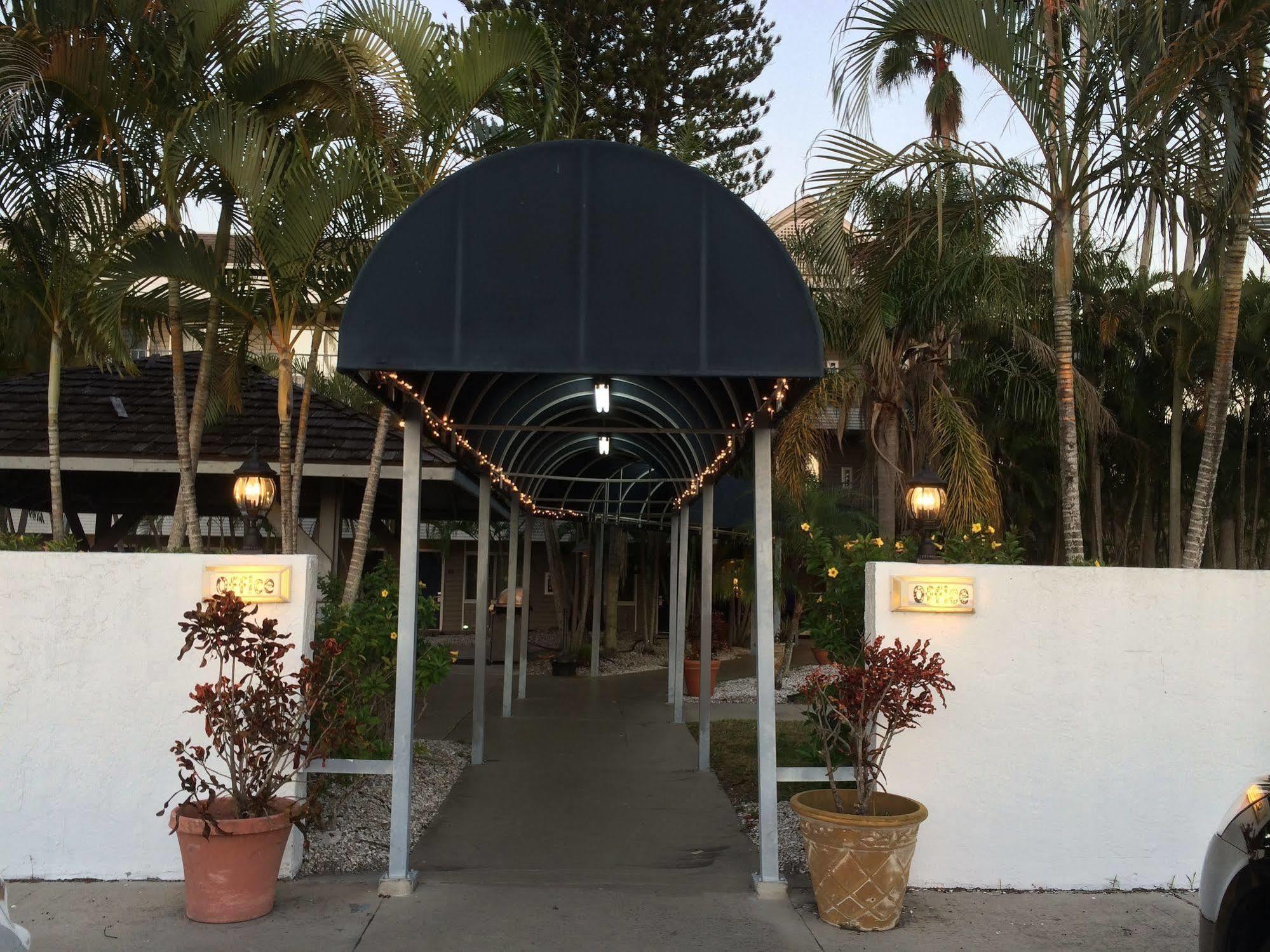Hotel Lantern & - Sarasota