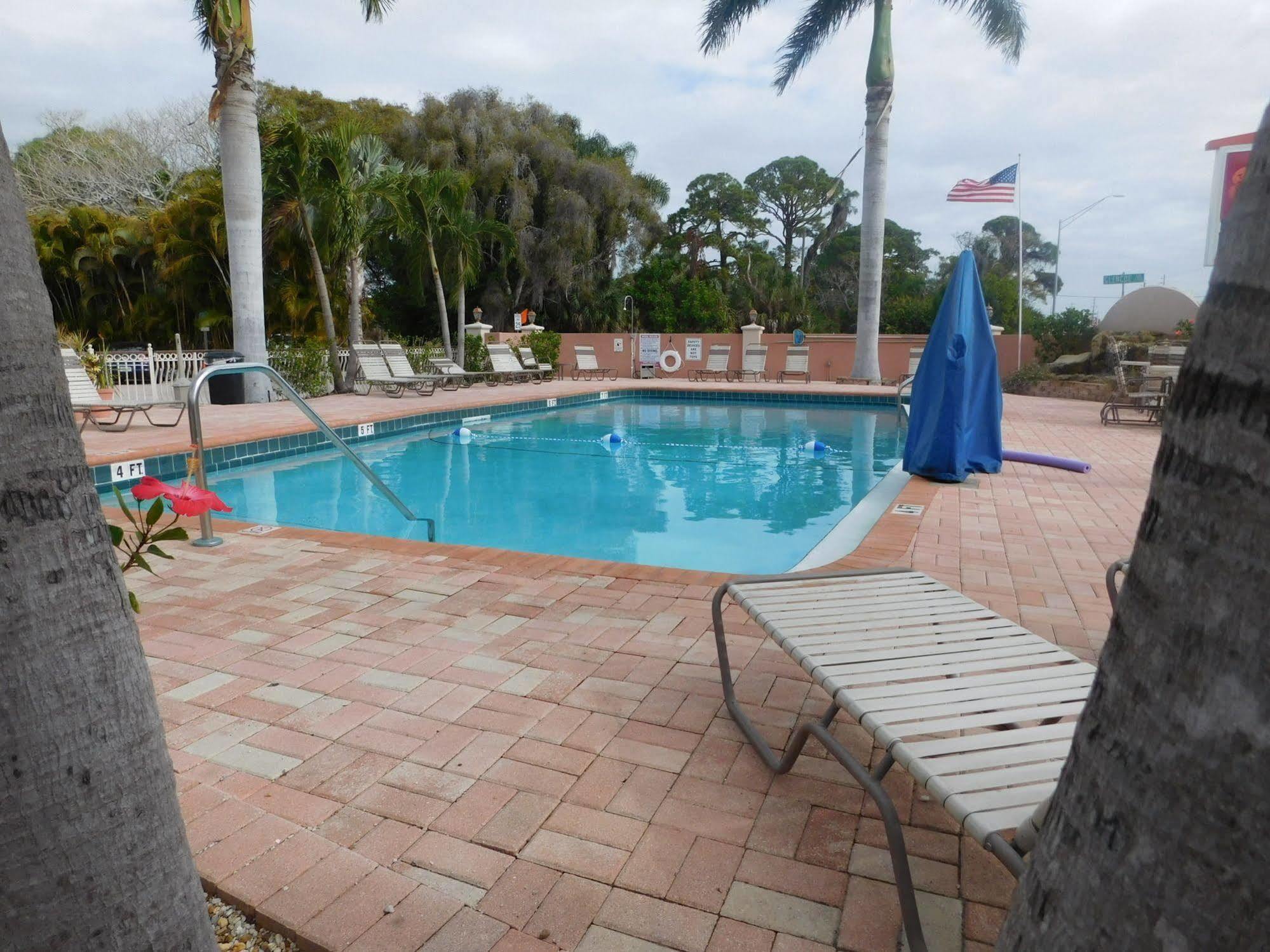 Motel Hibiscus - Sarasota Point O'Rocks
