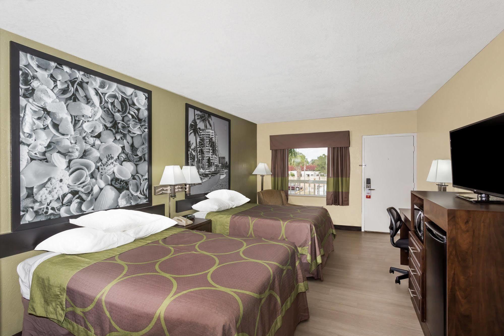 Motel Super 8 By Wyndham Sarasota Near Siesta Key Sarasota