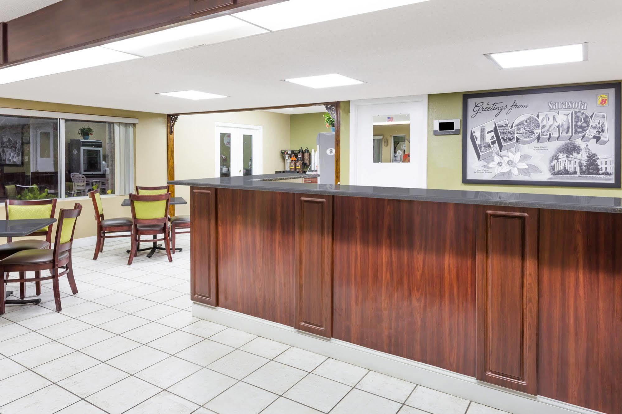 Super 8 By Wyndham Sarasota Near Siesta Key Motel Sarasota