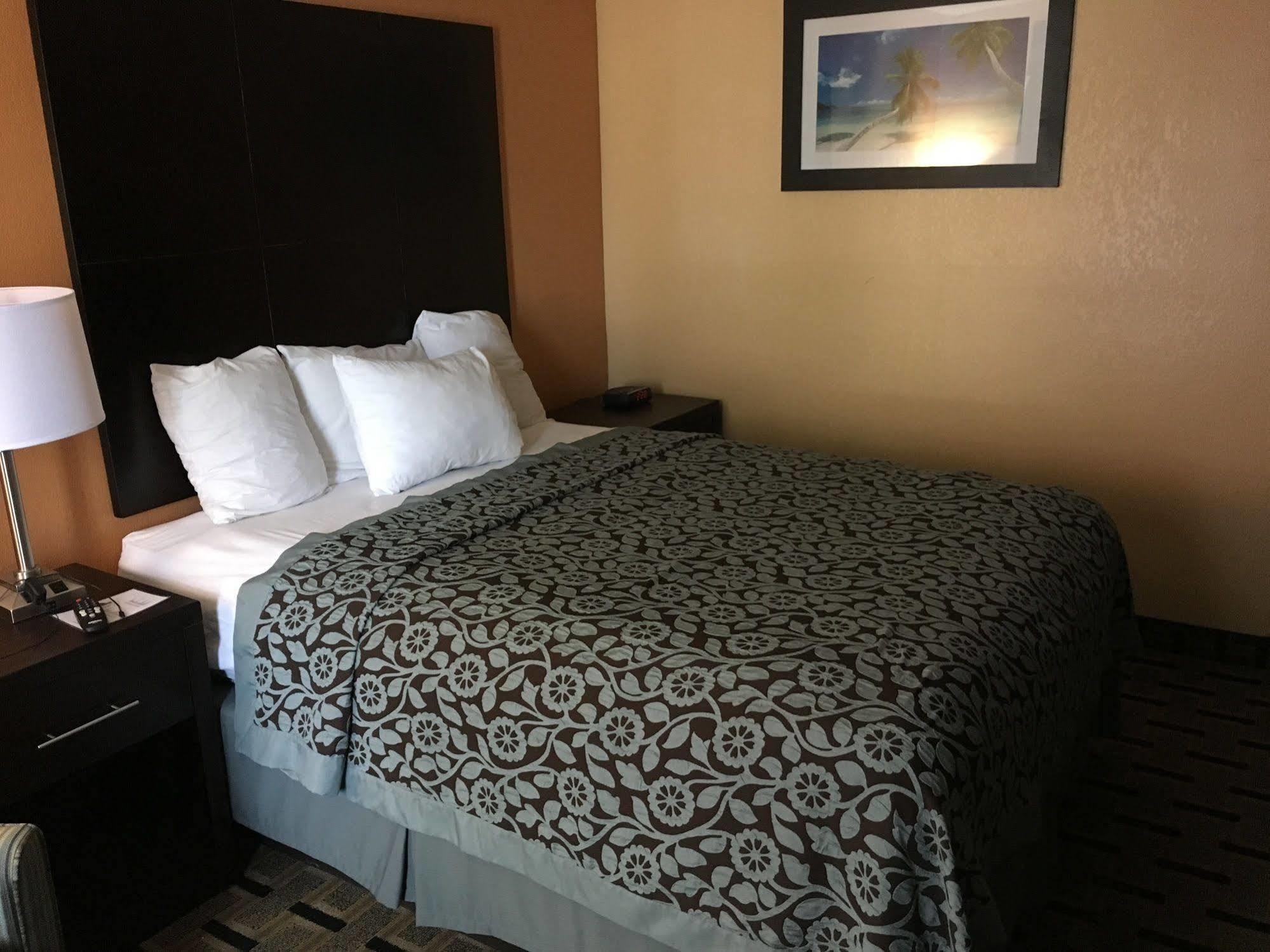 Days By Wyndham Bay Sarasota