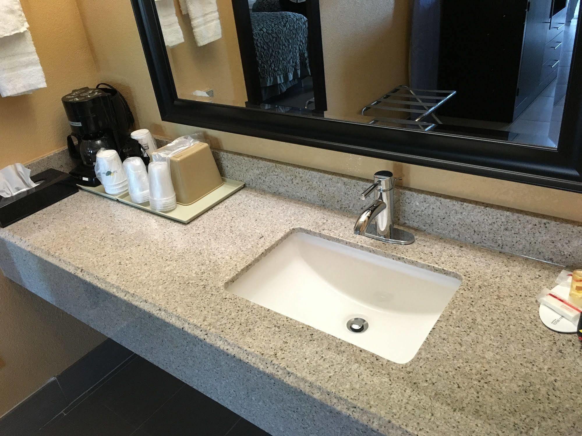 Hotel Days By Wyndham Bay Sarasota
