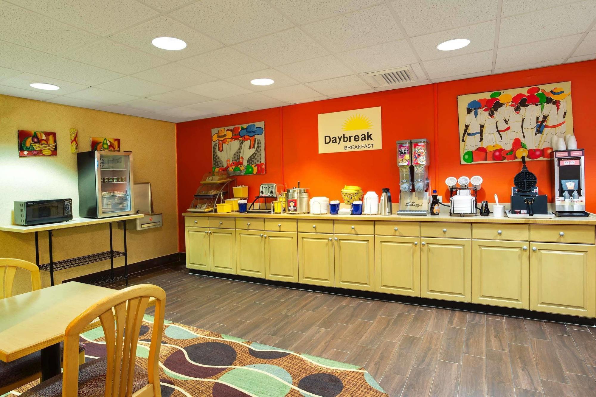 Days By Wyndham Bay Hotel Sarasota