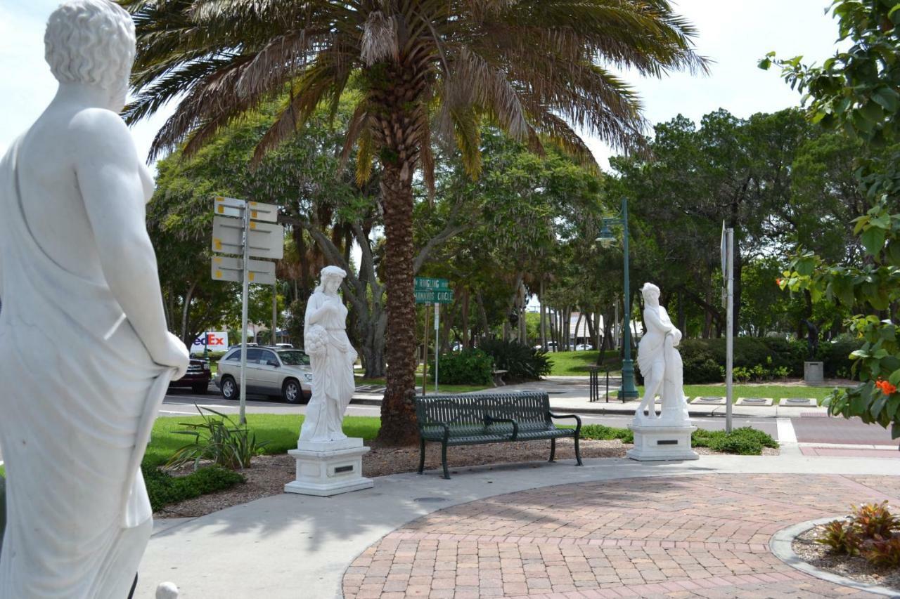 Crescent 1015 #2 * Sarasota
