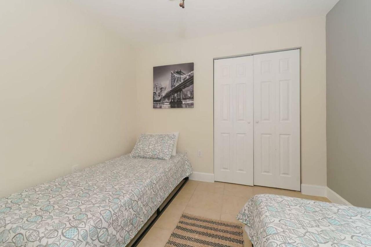 Lovely - Close To Siesta, Shops & Dining Holiday home