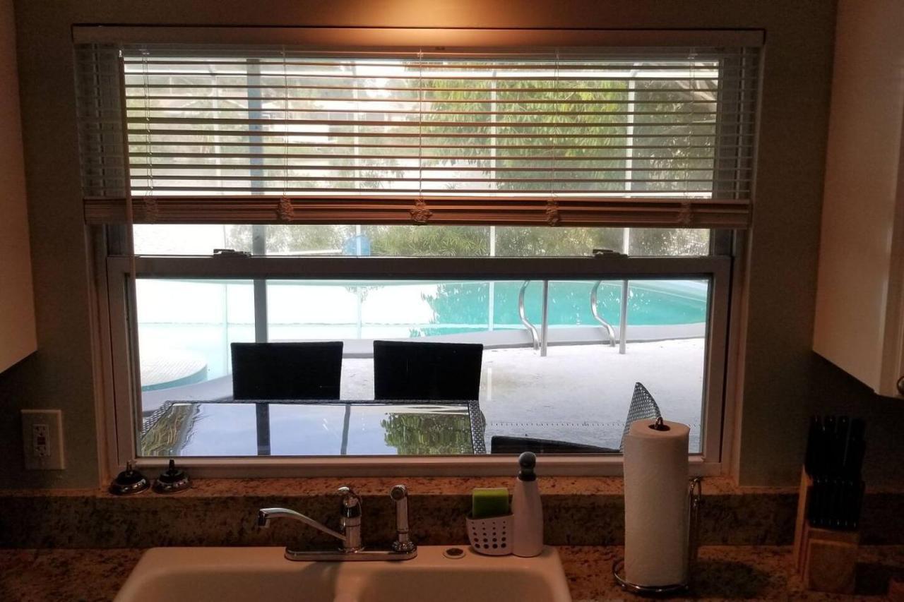 Pool On Gulf Gate 5min Away From Siesta Key Holiday home *