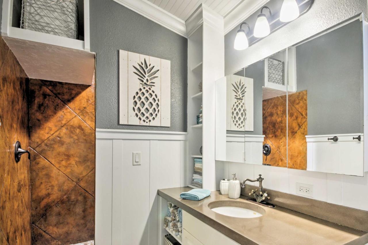 Chic Near Beaches And Downtown! Holiday home