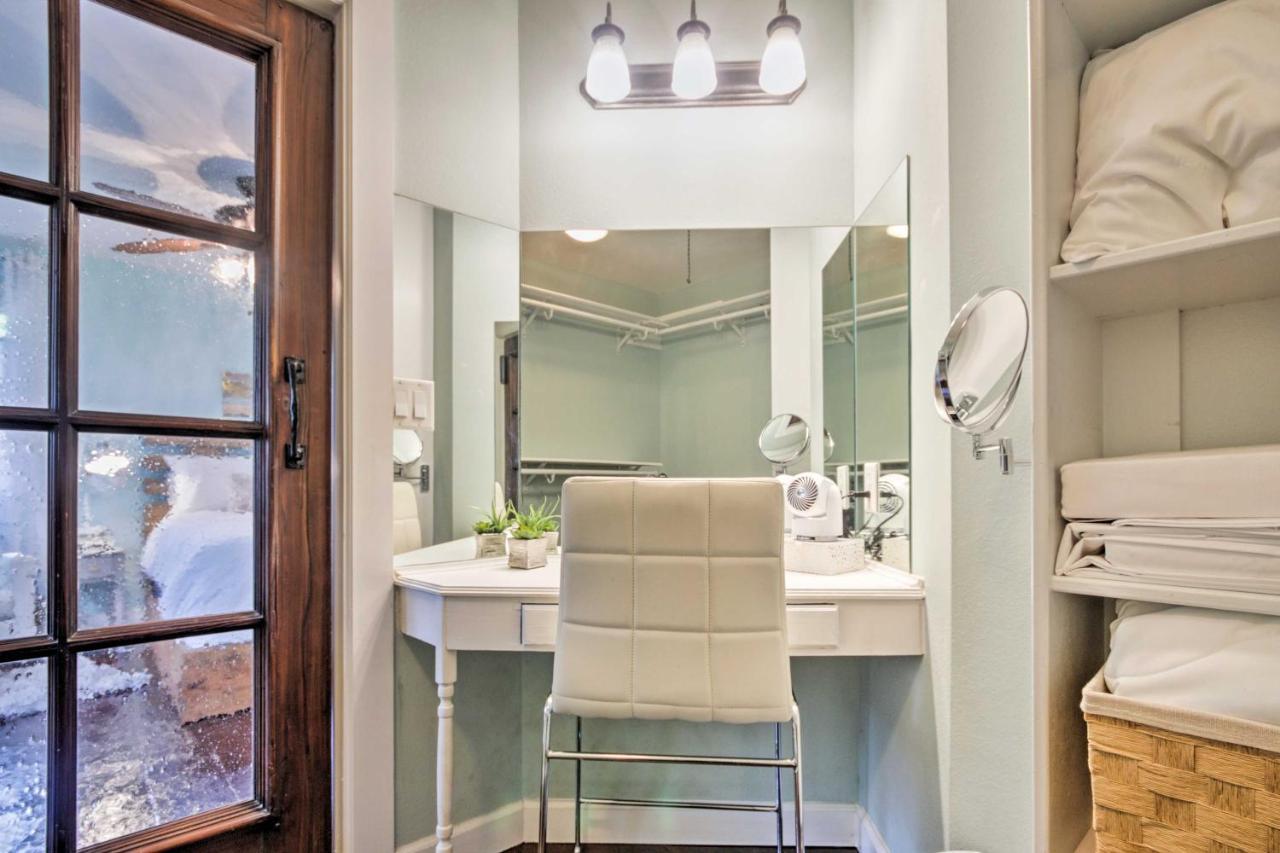 Holiday home Chic Near Beaches And Downtown!