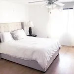 Burns Court Apartment