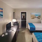 Newly Remodeled Cozy Unit Sarasota Cay Club Close To Airport, Beaches And Shops