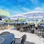 Heated Pool, Bunk Beds, King Bed, Huge Tv, Marina, Tiki Bar