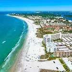 Beach Club Modern Condo C Building