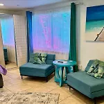 Close To Beaches With Hot Tub And Large Garden