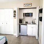 Studio University Pines At Sarasota