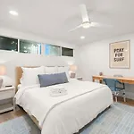 New! Kingston Cabana - Newly Renovated Condo With Pool & Hot Tub, Walk To The Beach!