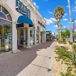 New! Kingston Cabana - Newly Renovated Condo With Pool & Hot Tub, Walk To The Beach!