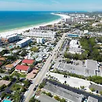 Updated Condo With Pool, Walk To Crescent Beach & Restaurants!