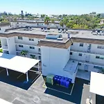 Updated Condo With Pool, Walk To Crescent Beach & Restaurants!