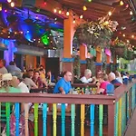 Quiet Cottage Walk To Siesta Key Relax Or Work