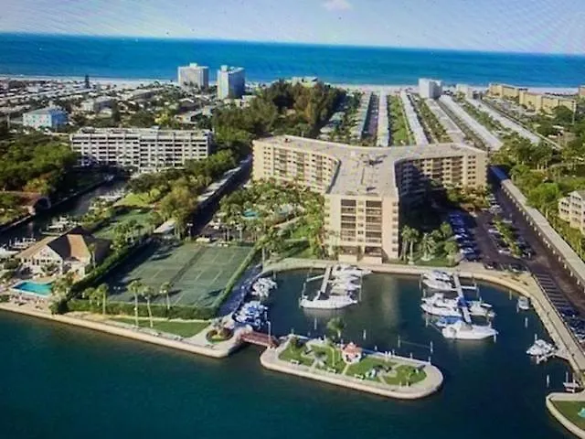 Harbor Towers Yacht And Racquet Club On Siesta Key